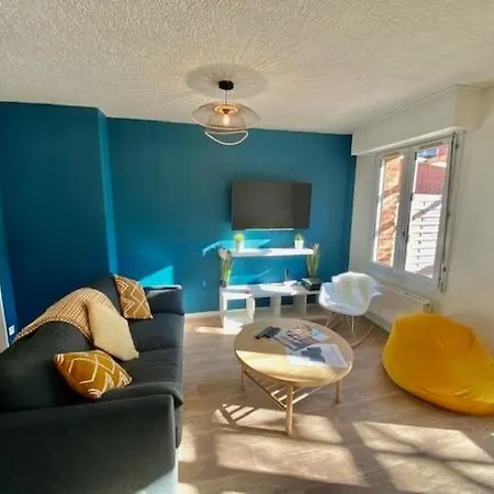 5 Bedroom House - 8 Single Beds Λιλ