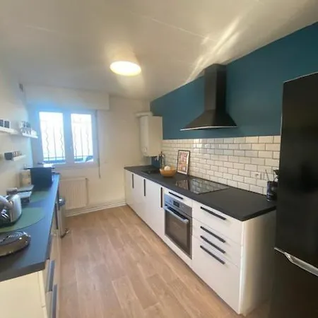 בית נופש 5 Bedroom House - 8 Single Beds