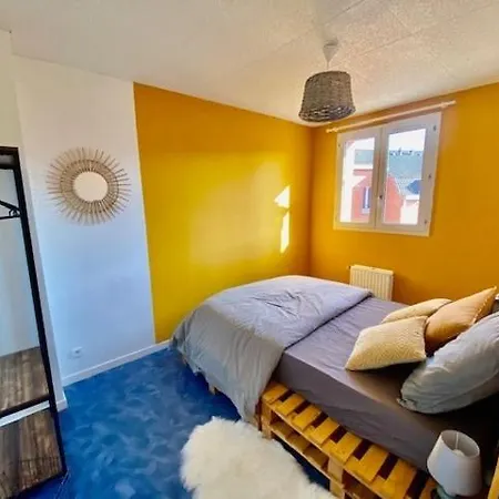 5 Bedroom House - 8 Single Beds * ליל